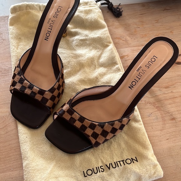Vintage Louis Vuitton Checkered Kitten Heel - Picture 5 of 5